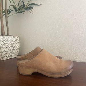 Women’s Dansko Clogs - Tan Leather